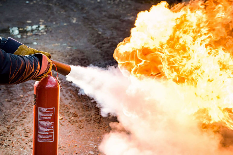 استفاده از کپسول آتش نشانی